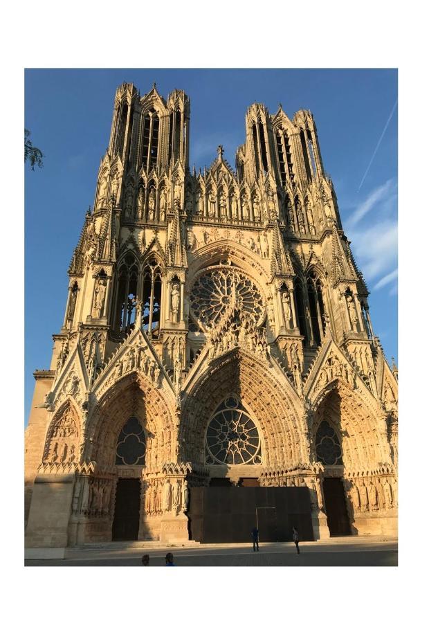 Suite Du Crypto - Vue Imprenable Sur La Place Du Forum ランス エクステリア 写真